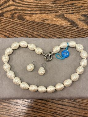 Joia de Majorca pearl necklace and earring NWT